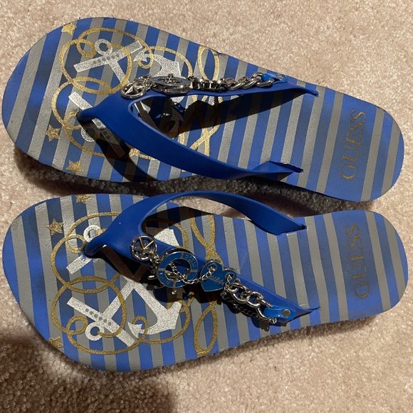 Guess flip flops - Picture 3 of 4